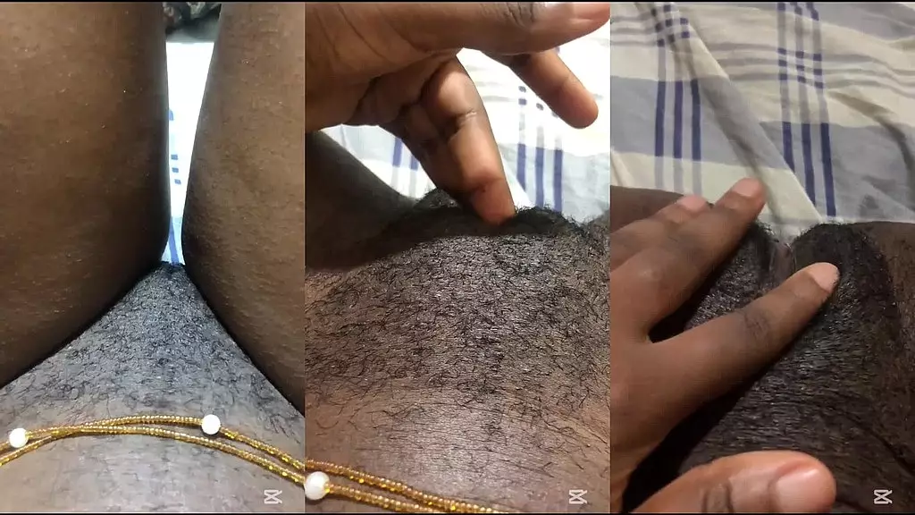 красивая черная киска