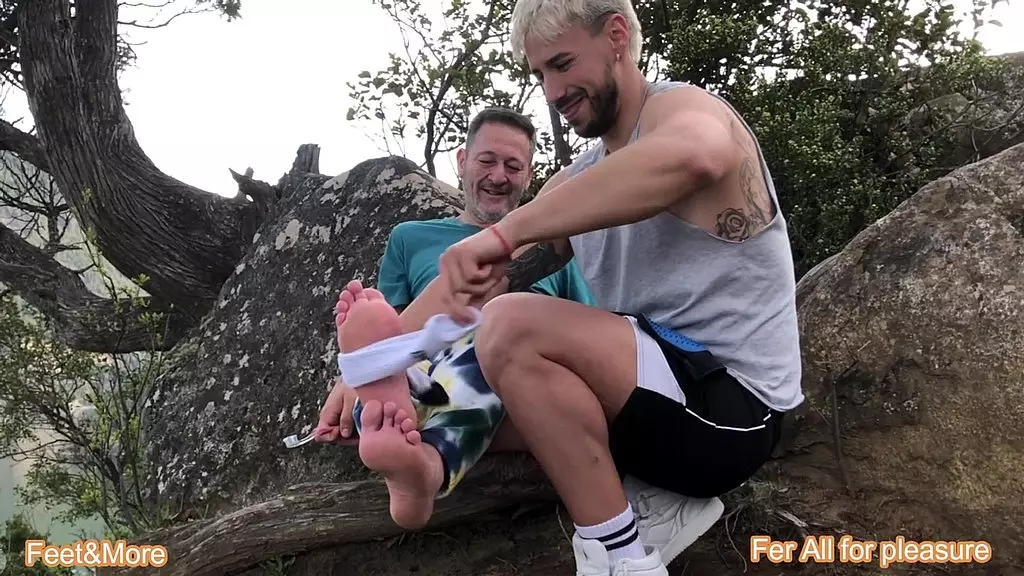 бегун щекочет в горах