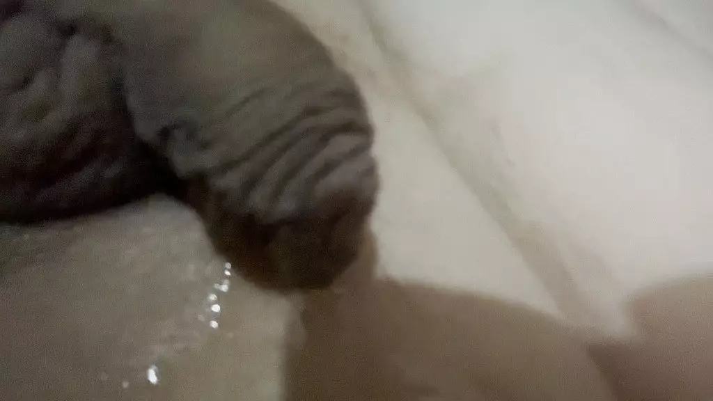 трансвестит peitudinha задирается на диване