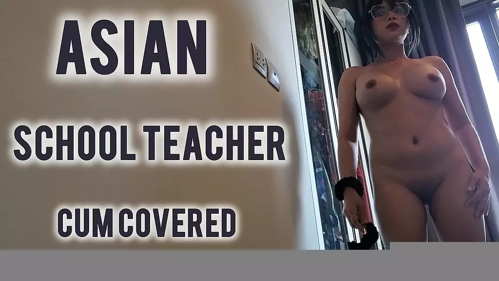 азиатская школьная учительница глотает покрытое спермой лицо и кончает