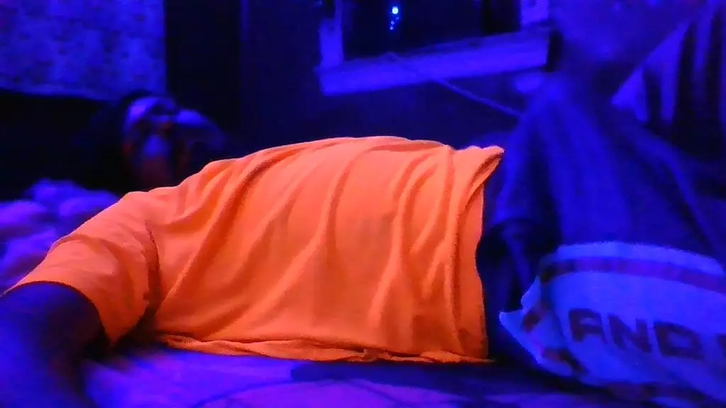 играю с собой до потрясающего кончания