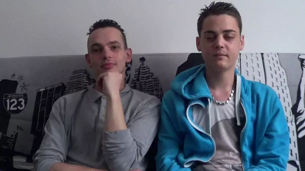 2066 тома трахнул большой член или его первое порно