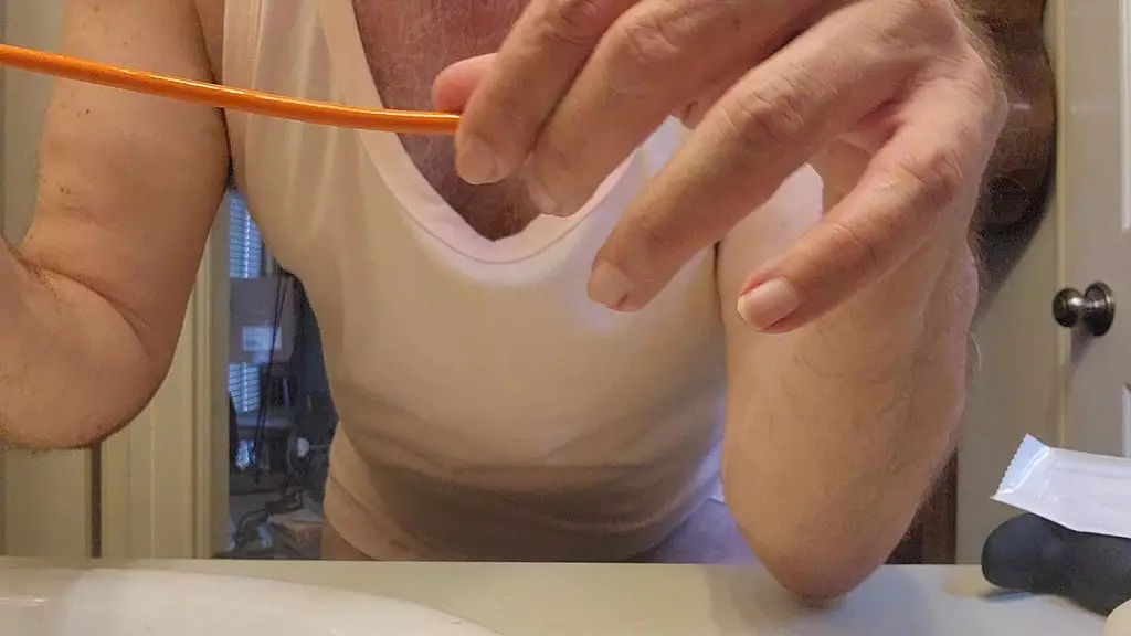 stuffguy #8 - чувствовал возбуждение, но также хотел пописать. использовал катетер, чтобы опорожнить, а затем погладил им свой член