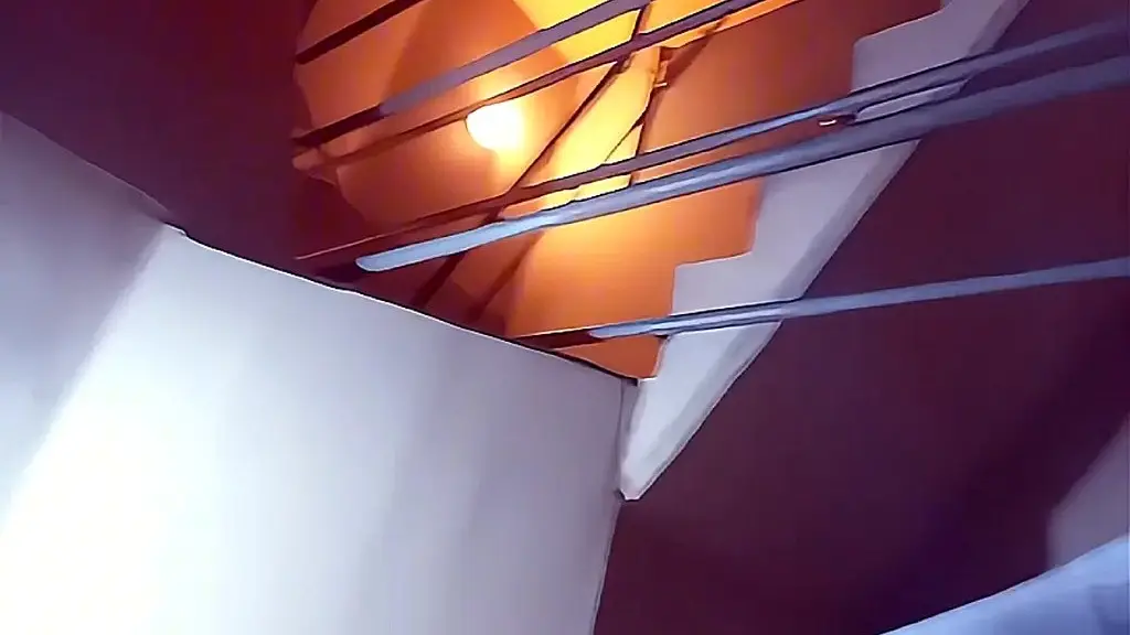cogeme rapidito en las escaleras
