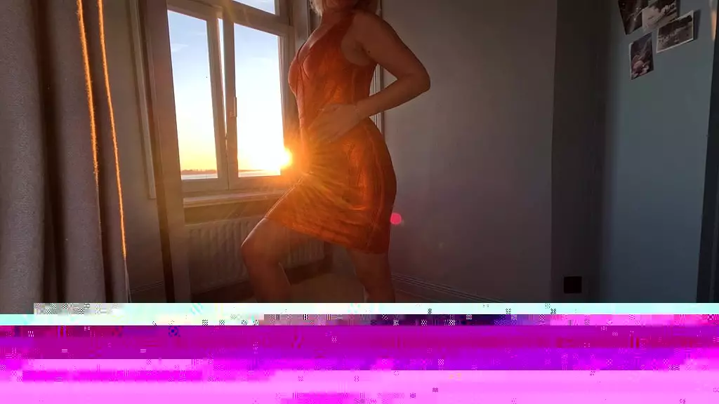 сексуальную даму в облегающем платье трахнули стоя раком в рискованном вечернем окне - projectfundiary