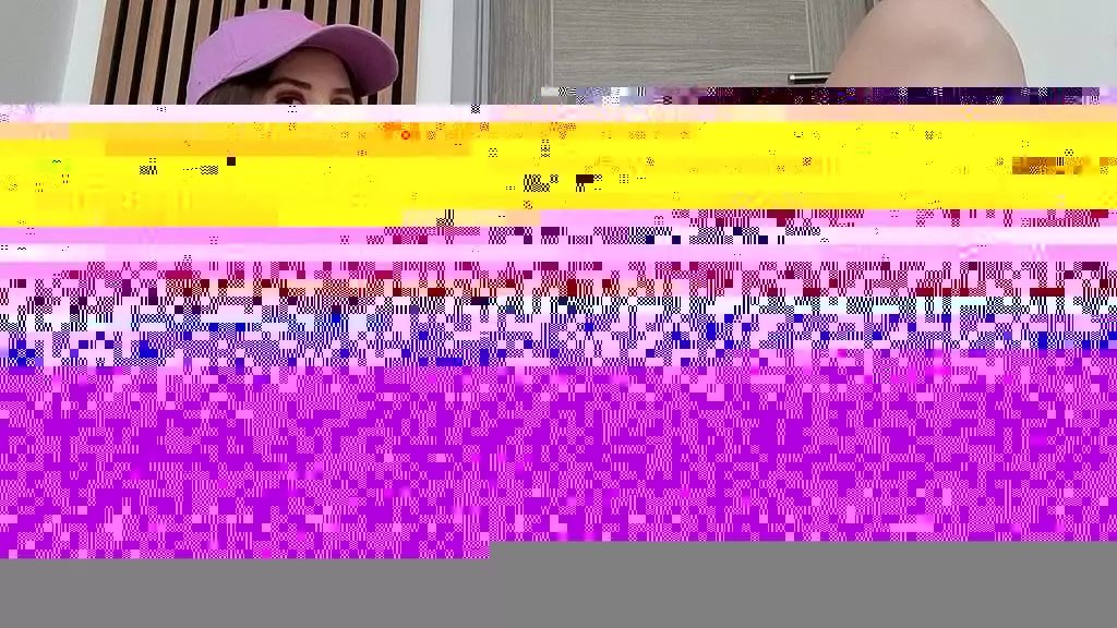 обнаженная в кроссовках, инструкция по дрочке с большой игрушкой