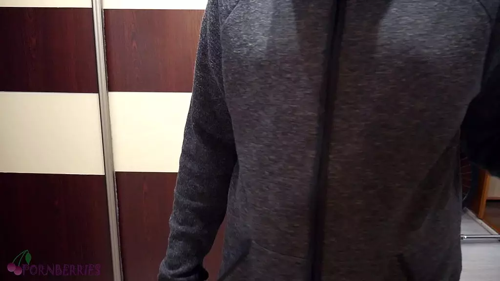 связанный, с завязанными глазами твинк получает отсос и массаж своего члена, выпуская мощный спермовой выстрел