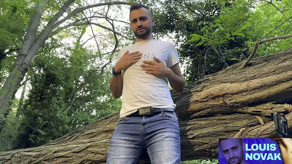 кончает и писает в лесу