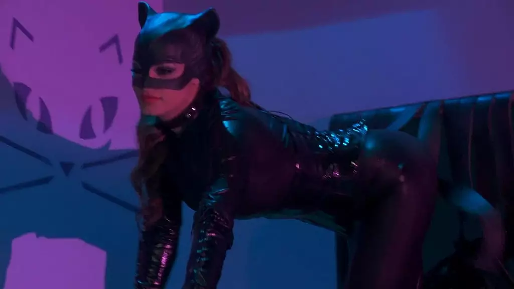 Алекса Николь и Маделин Мари трахаются с двумя парнями во время ролевой игры