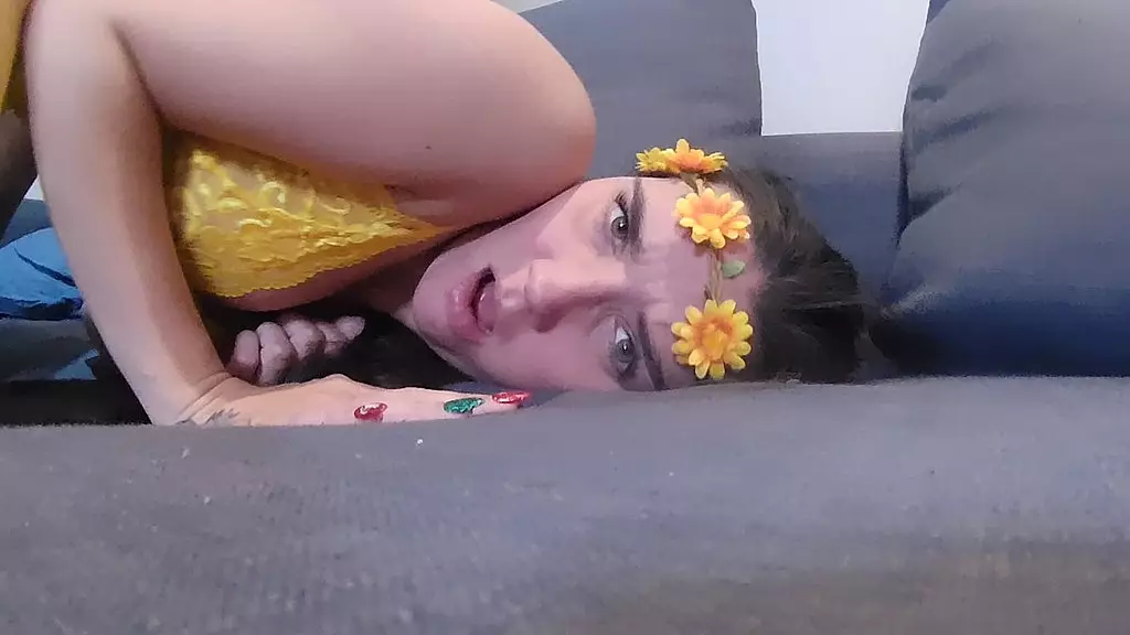 маленькая пикси сосет и трахает черный член