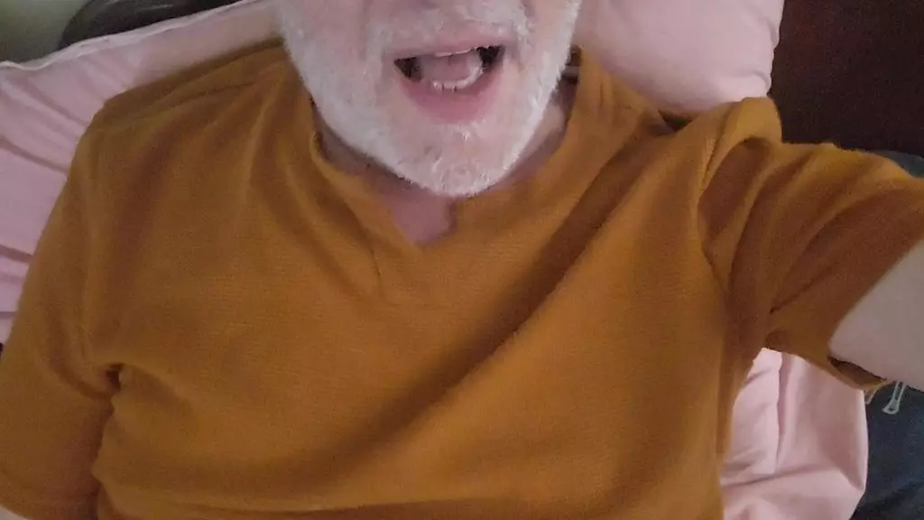 stuffguy #11 собирался просто подрочить, но потом решил отлить и использовать катетер, чтобы кончить