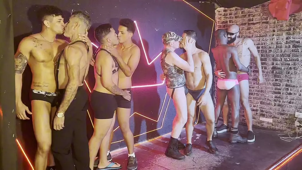 festa queen tava pegando Fogo de machos gostosos -часть i