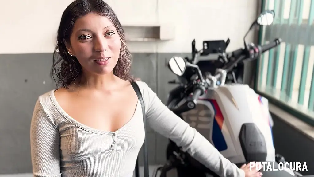 putalocura - colombiana petite mia camila esperaba a un amigo y termina follando con torbe en pilladas