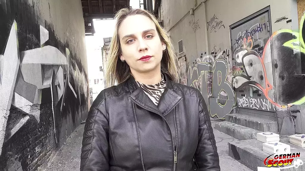 Немецкий разведчик - жесткий анальный кастинг для русской девушки с круглой задницей от агента с большим членом