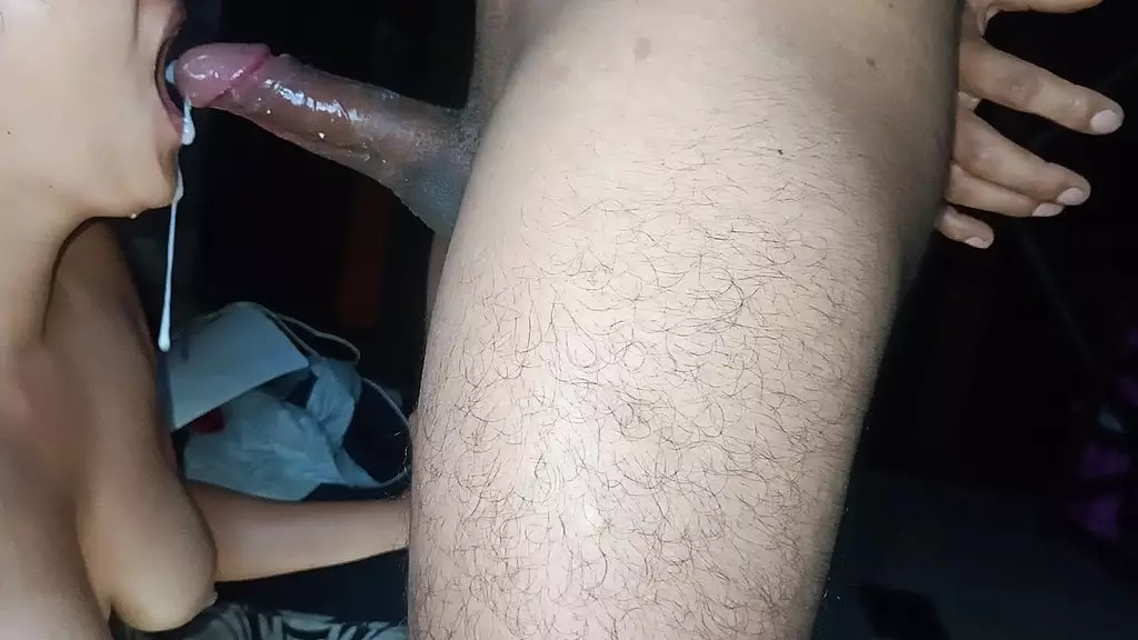 мой большой член практикуется глубоко с моим членом