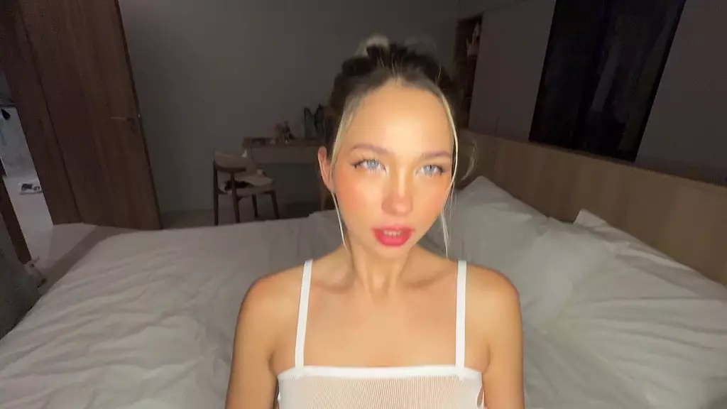 жесткий трах самой сексуальной блондинки с голубыми глазами