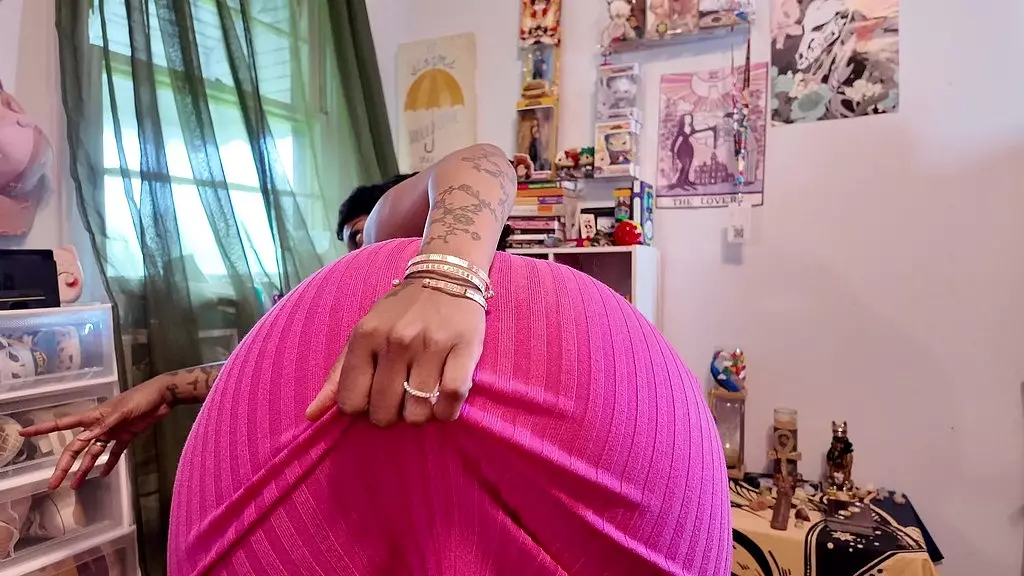 анальный секс в офисе с медовым POV