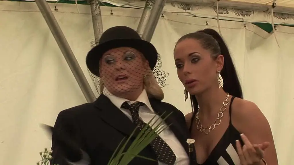 Кайя Кейн, Кэти Фокс и друзья занимаются сексом на банкете