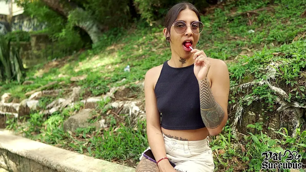 Миура Бык нашла меня на улице и сделала мне озорное предложение