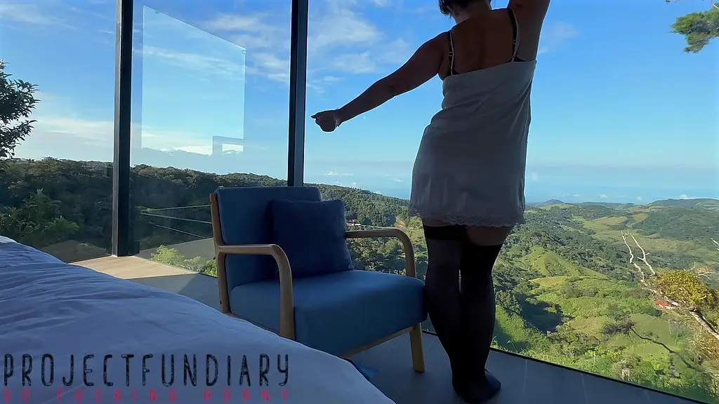 пухлая секретарша в шелковом платье занимается сексом с боссом на вершине мира - projectfundiary