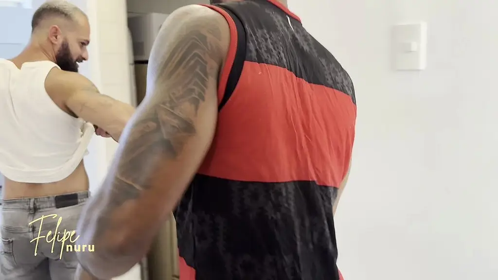 a bunda dele e uma delicia