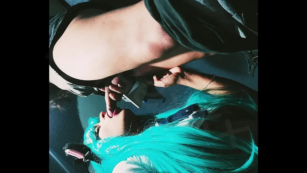 otaku cosplayer muy putita se deja coger sin condon despues de la convencion de anime