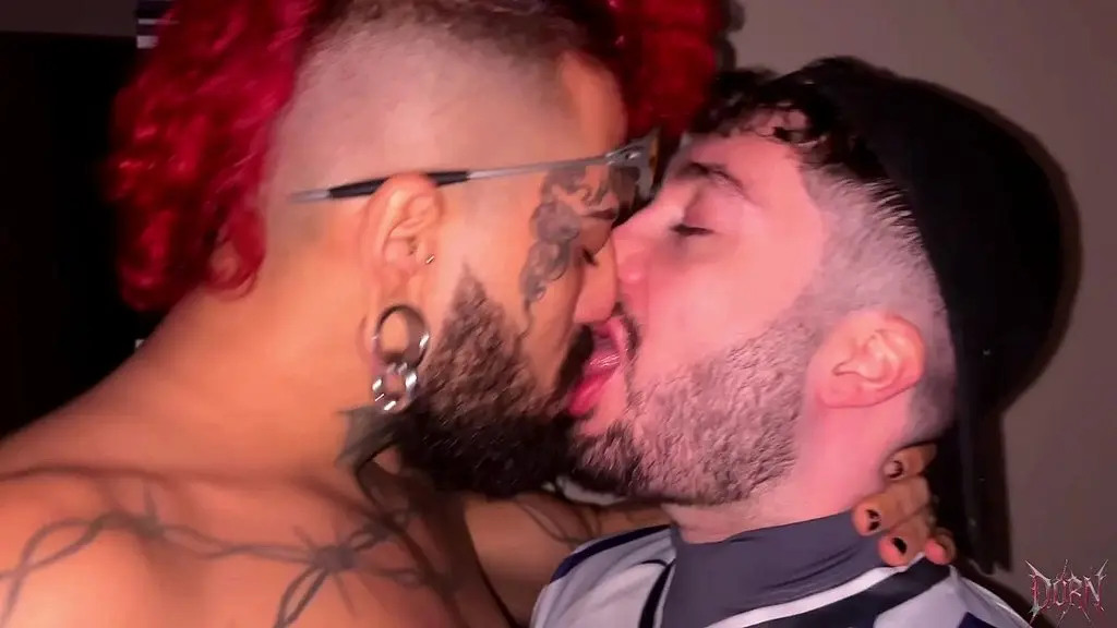 gostosos alternativos fodem depois da balada