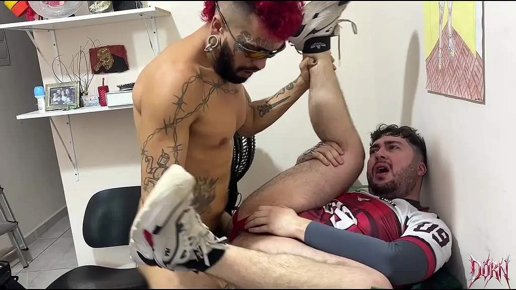 gostosos alternativos fodem antes da balada