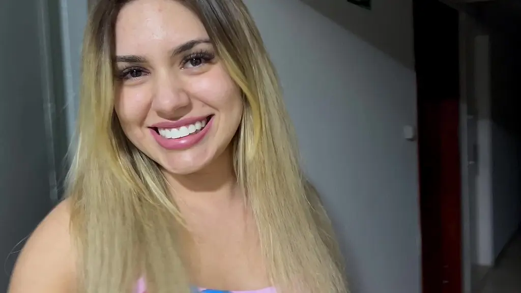 fudendo o cu da vizinha casada que encontrei no elavador - Габили Кастро