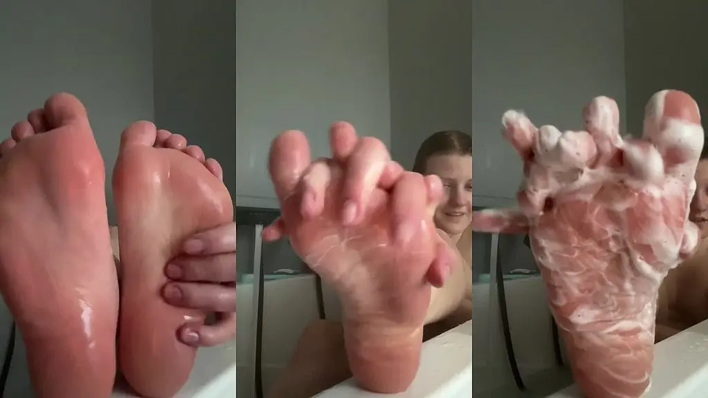 я мою ноги в ванной