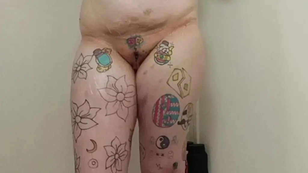 промокнуть насквозь!!! становится красивой и мыльной :) большие натуральные сиськи!!! текущая мокрая киска !!!