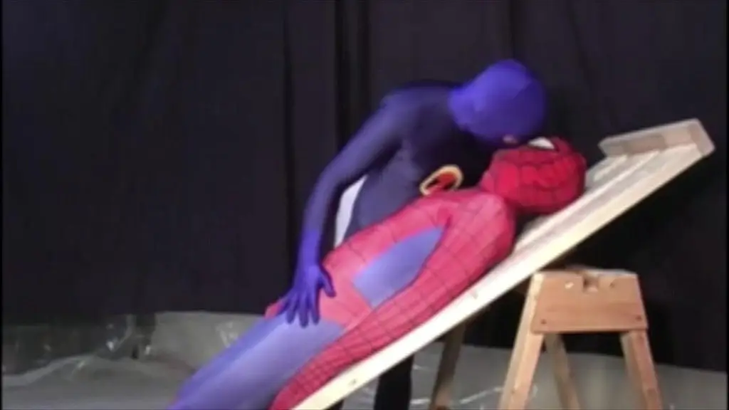 1024 специальных фетиша с супергероем в униформе