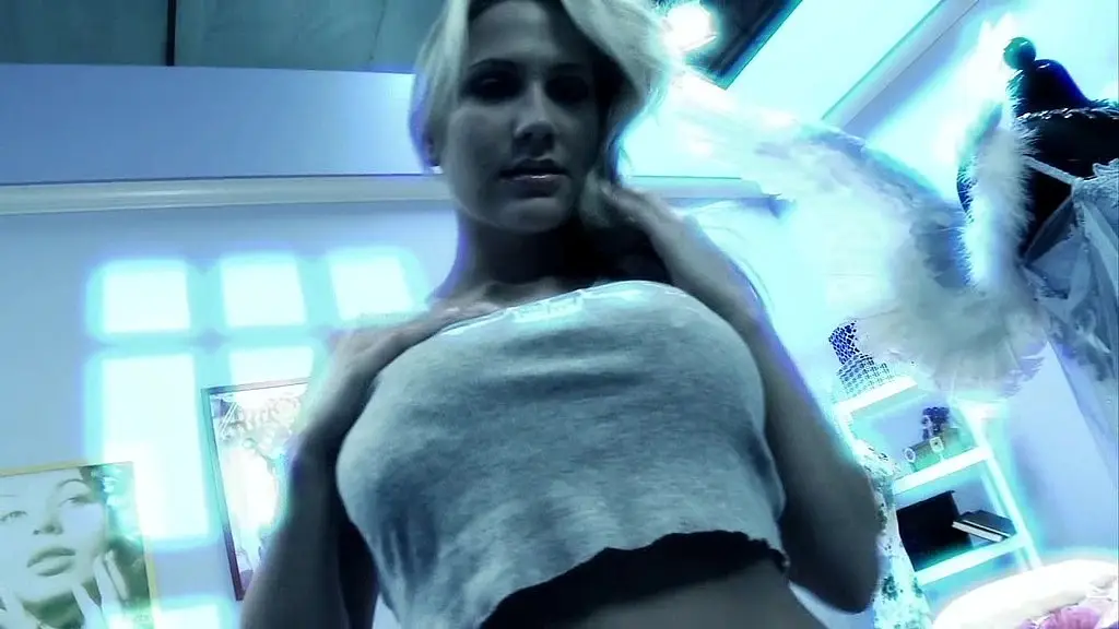 Алана Рэй тусуется с классными мужчинами