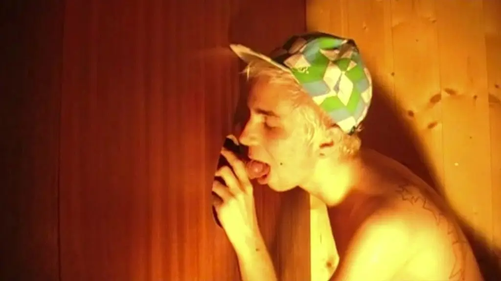 136 блондинка-подростка трахается в интимной близости с натуралом