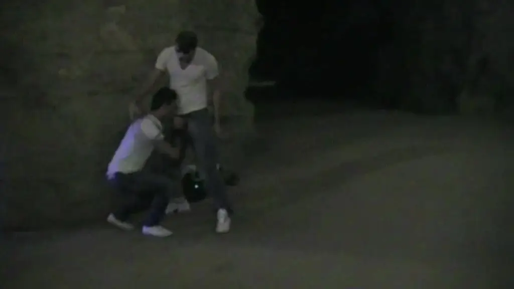 164 twin kfucked in exhib public park by arab