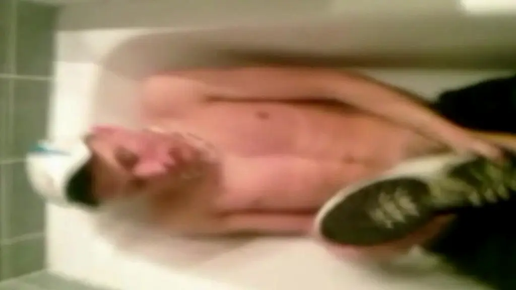 167 solo sneaker and piss in vathroom