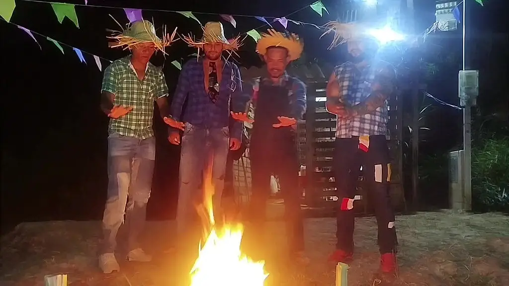 boys da fazenda fizeram da festa junina uma suruba.