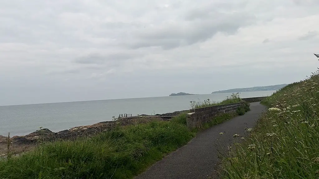 полная версия - началась на скамейке, закончилась на пирсе - никаких сожалений - супер рискованная публичная неряшливая дрочка