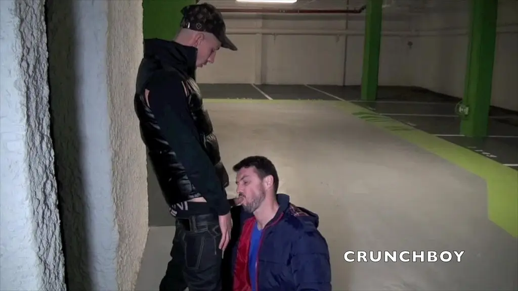 1386 fucked by arab n the night in public parking