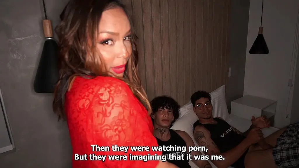 сводные братья мастурбируют вместе, и их мачеха обнаруживает их, что теперь будет?