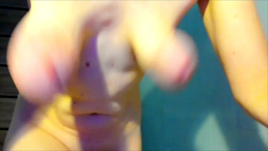 Горячий стриптиз Laverna Queen в ярком платье!