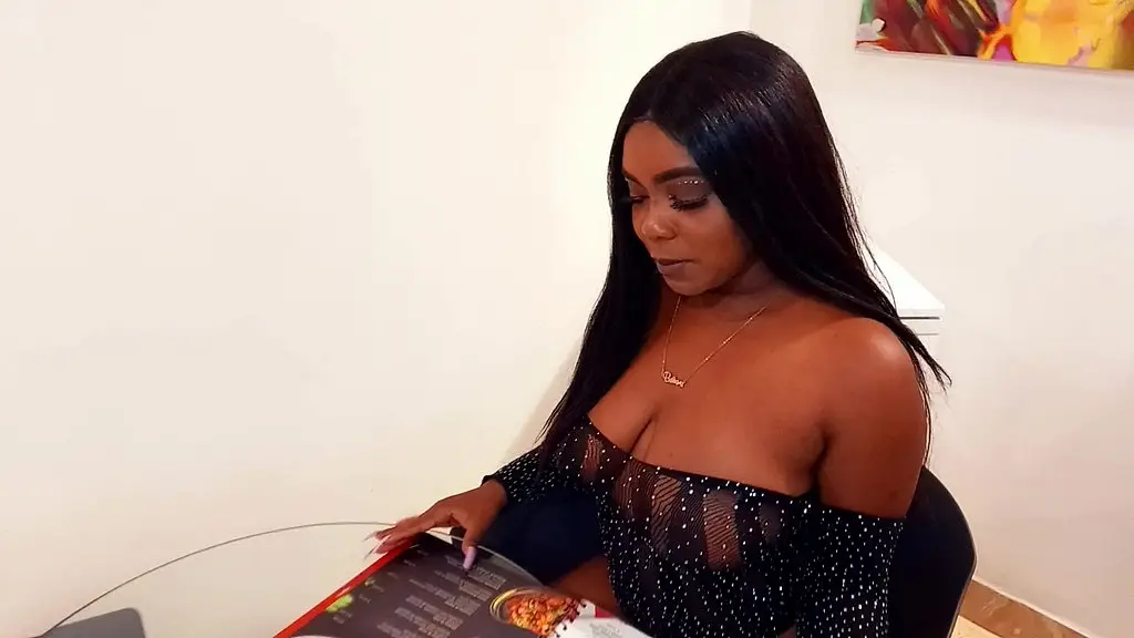 la invite a cenar y termino follando conmigo