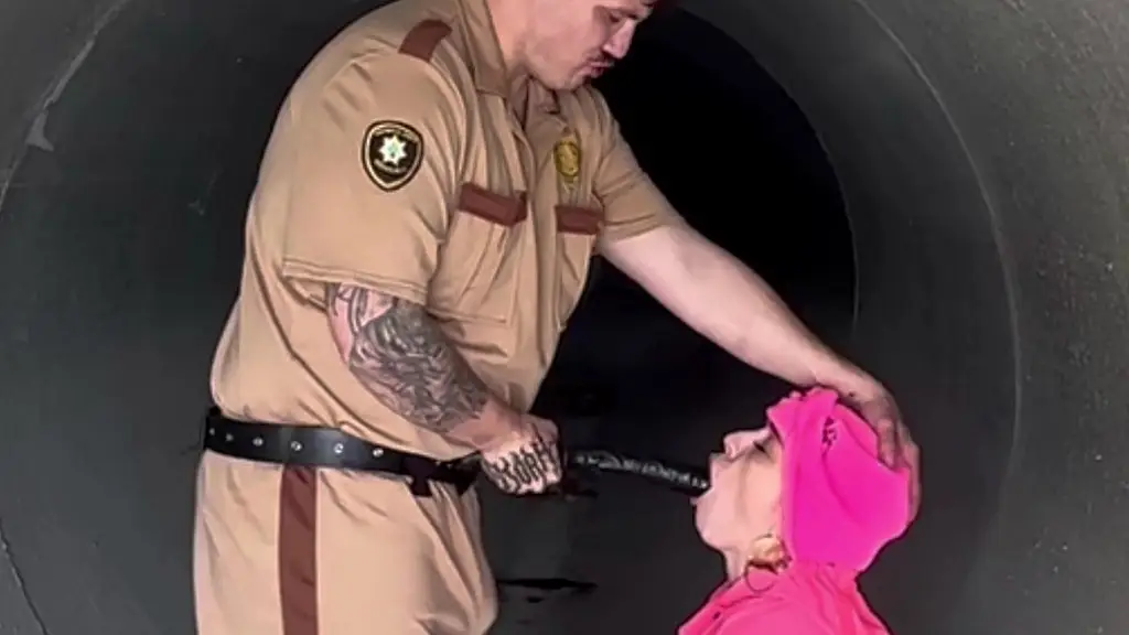 устанавливаю закон против Китта Джонса