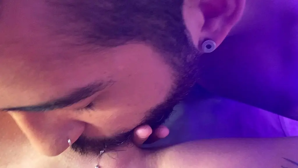 fazendo a namorada esguichar de prazer - oral com squirt