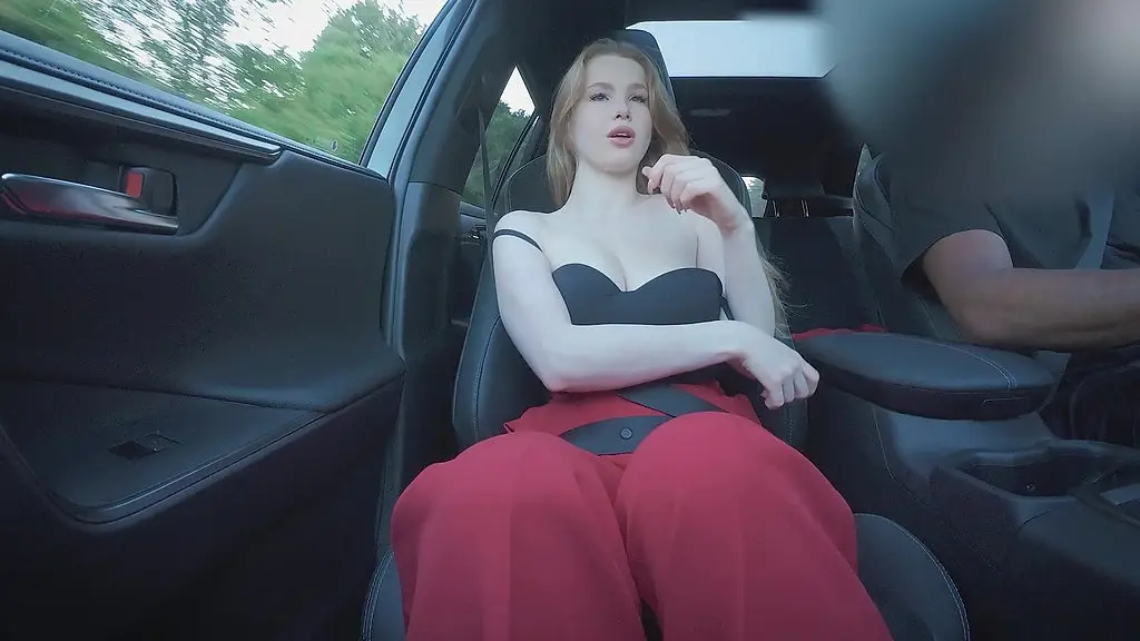 лена сосет член в машине