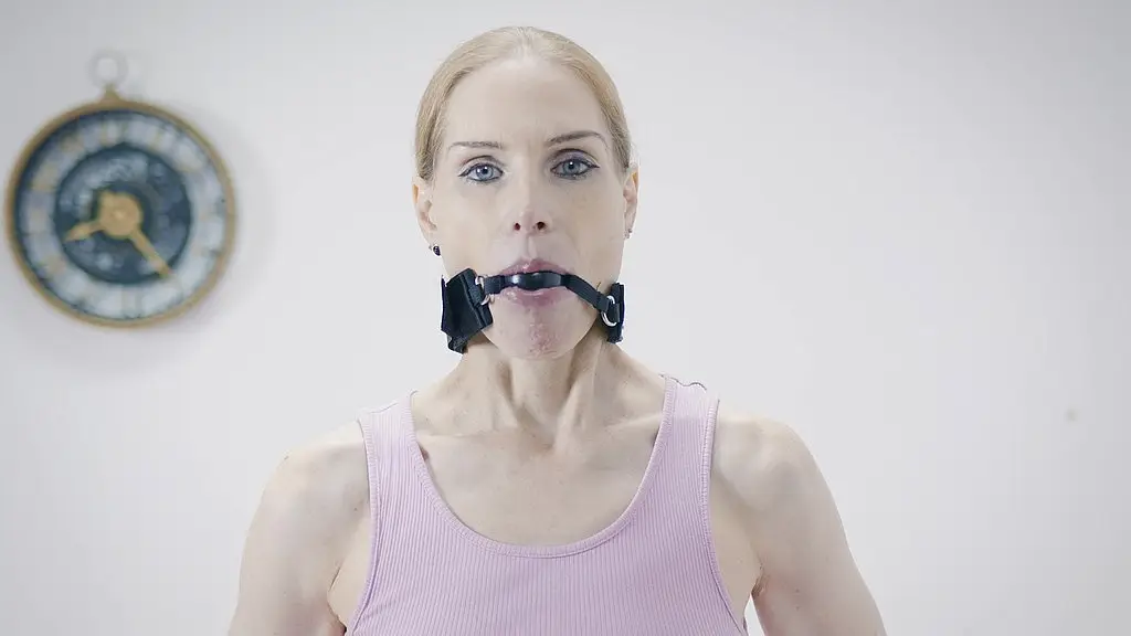 австрийская милфа связана и трахнута в задницу