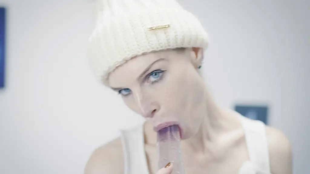 удвойте дозу для ее лица