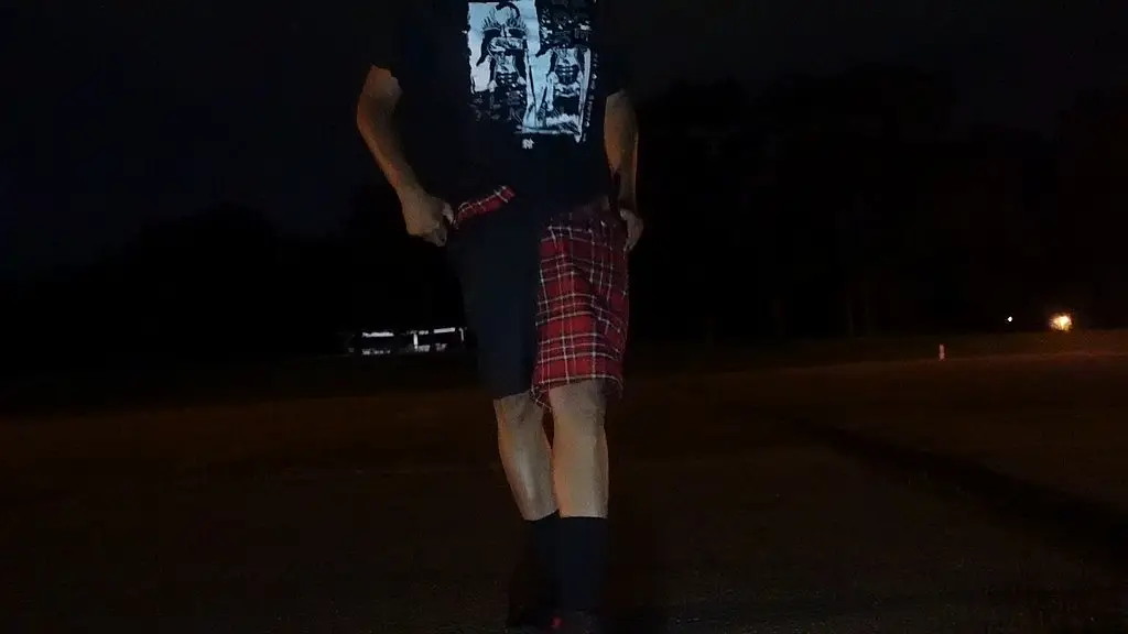 распутная фембой-дразнилка становится кремовой