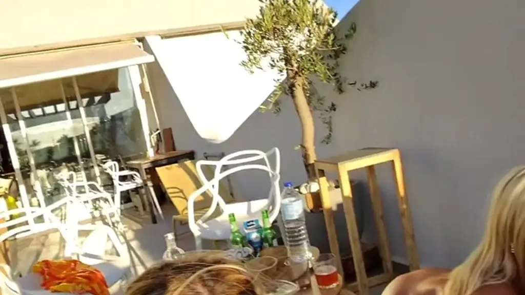 video avec copine maddy_keys au cap!apres s etre chauffees en cam avec nos...