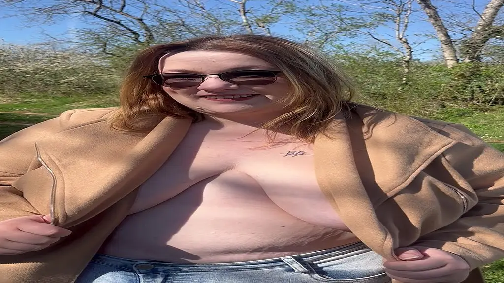 lentement je te devoile mes big boobs